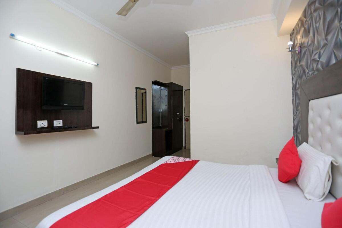 Airport Samara Inn Új-Delhi Kültér fotó